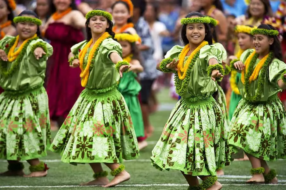 Hawaiian dance girls