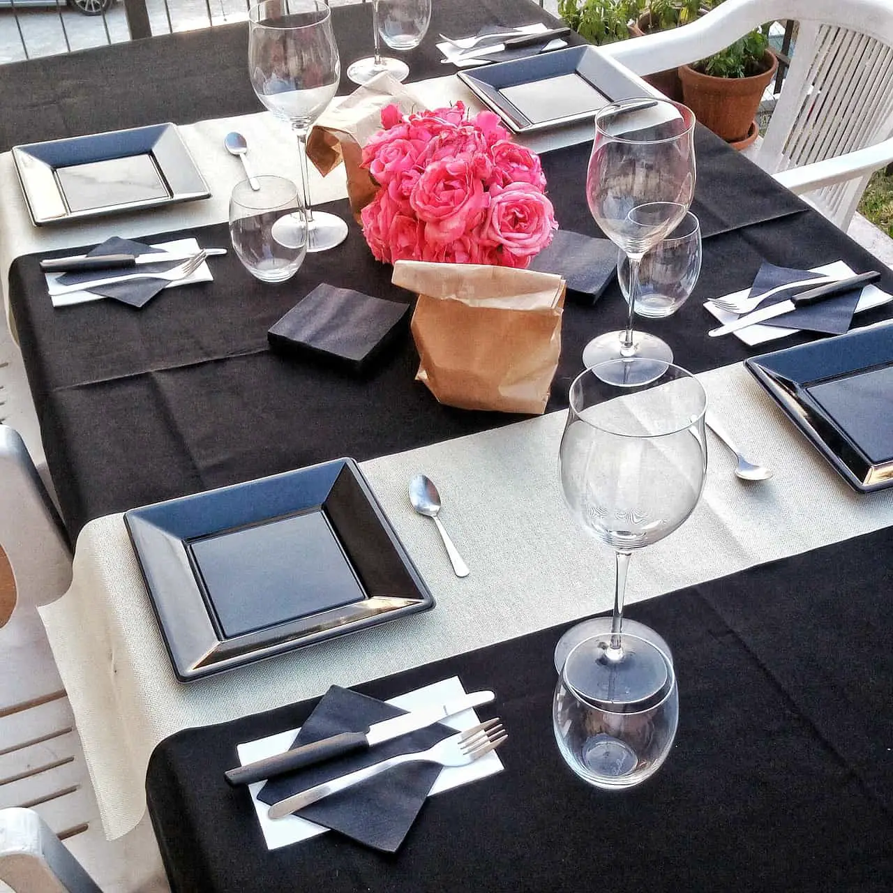 Black and white table settings 