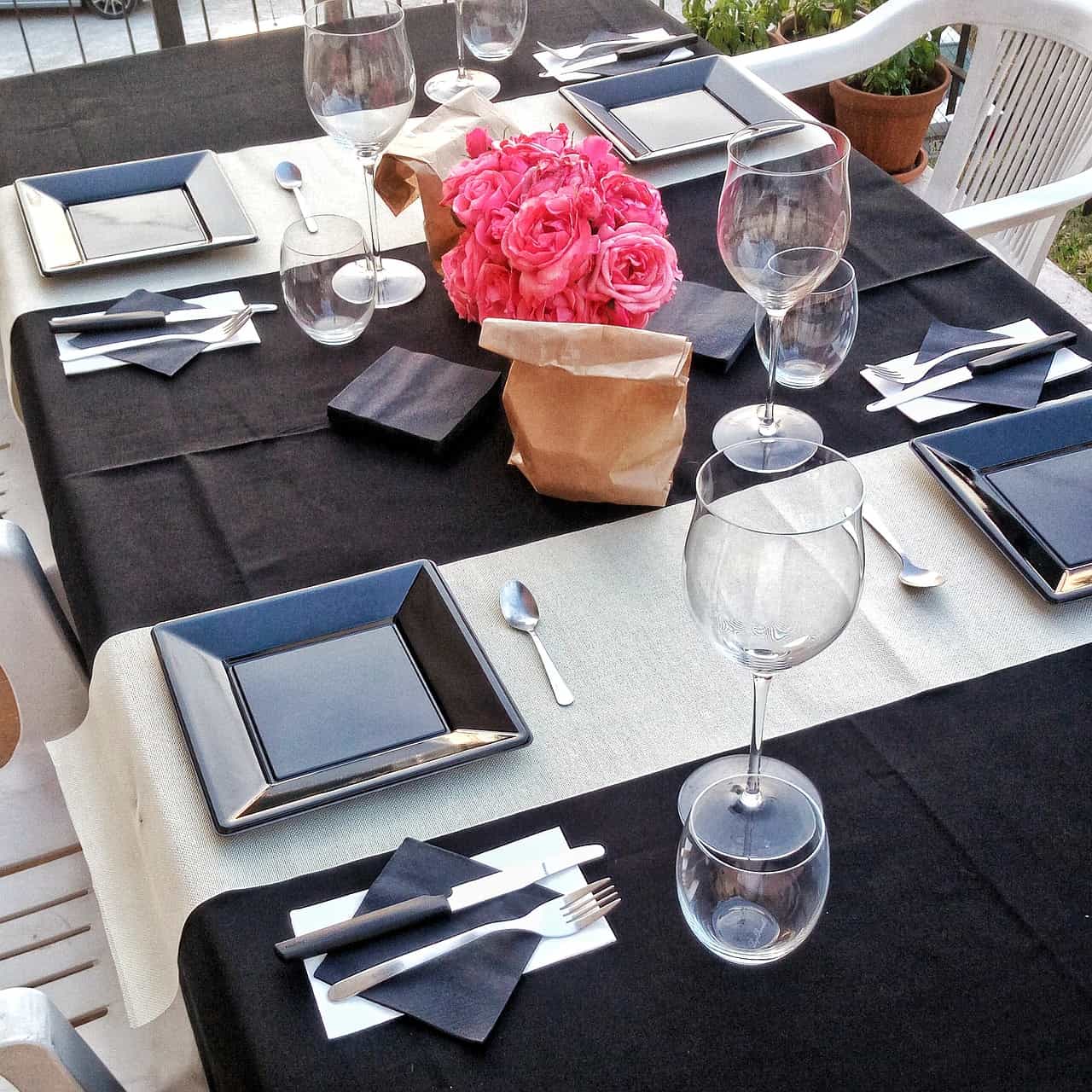 Black and white table settings 