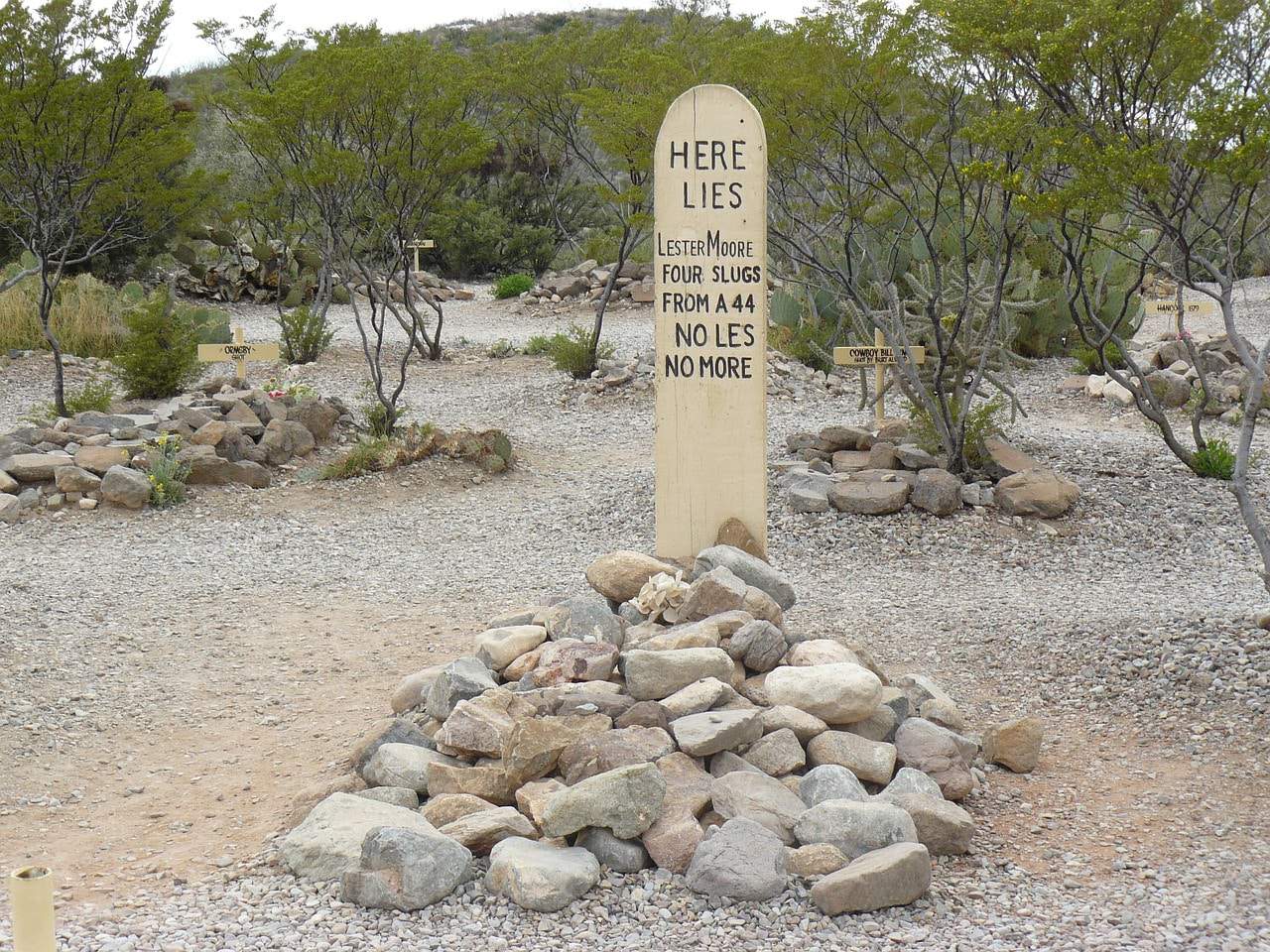 Western tombstone at boot hill makes for funny 50th birthday party themes